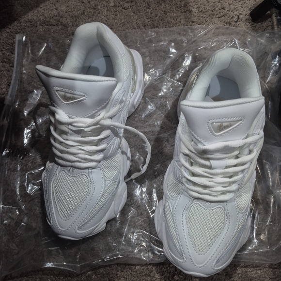 New Balance 9060 - Picture 1 of 2